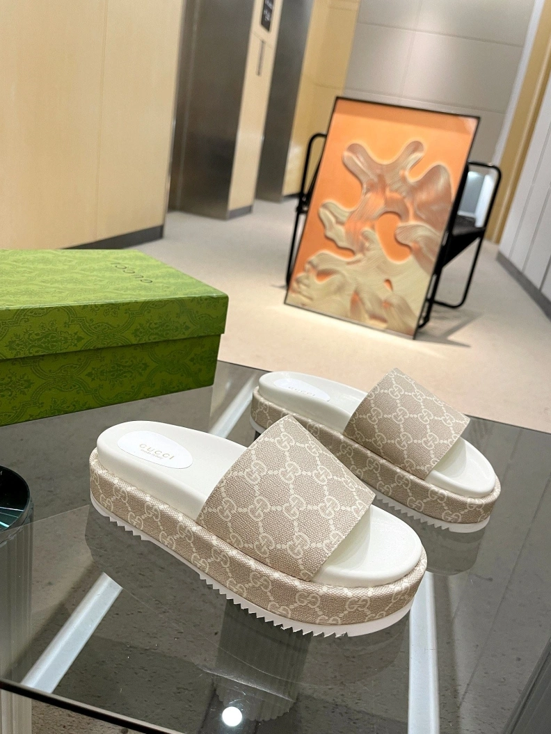 Efficient Gxccx Slippers 156994