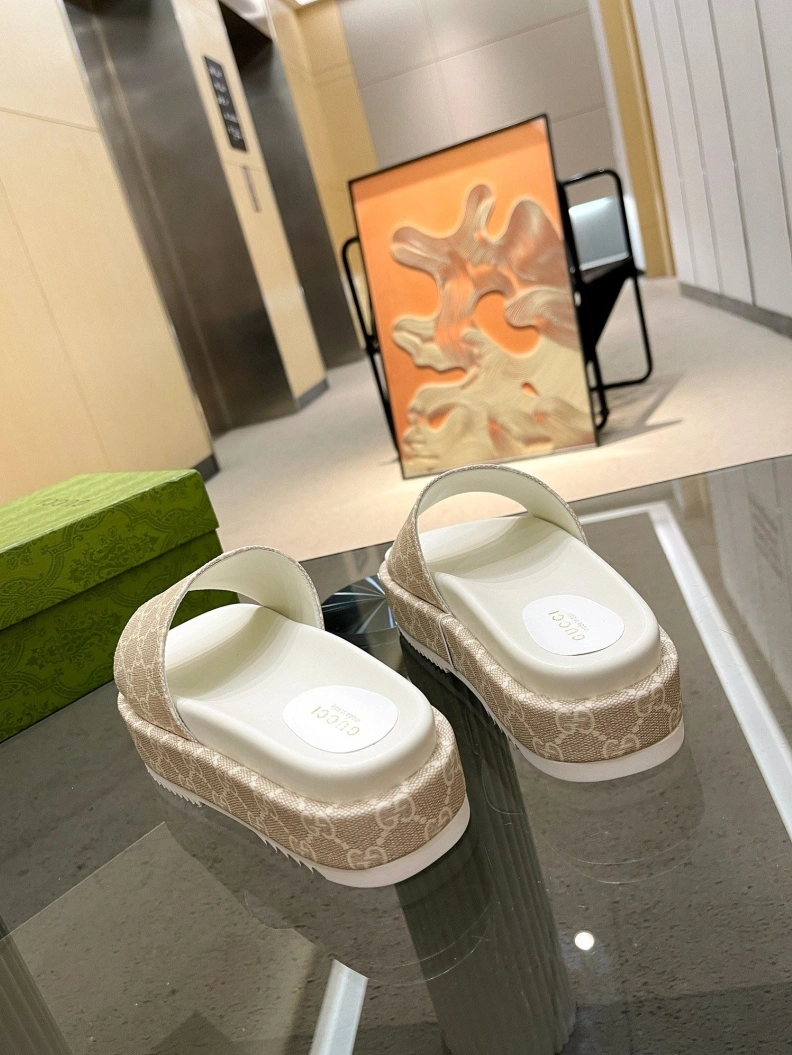 Efficient Gxccx Slippers 156994