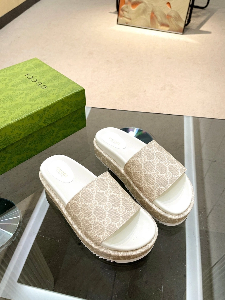 Efficient Gxccx Slippers 156994