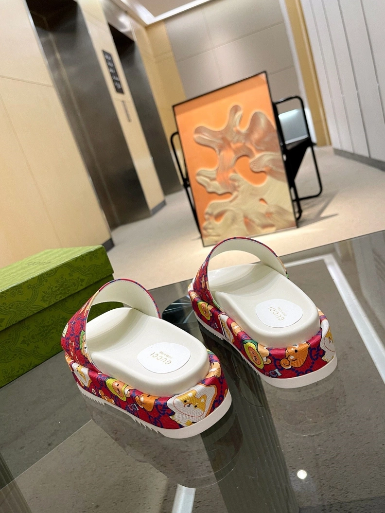 Efficient Gxccx Slippers 156986