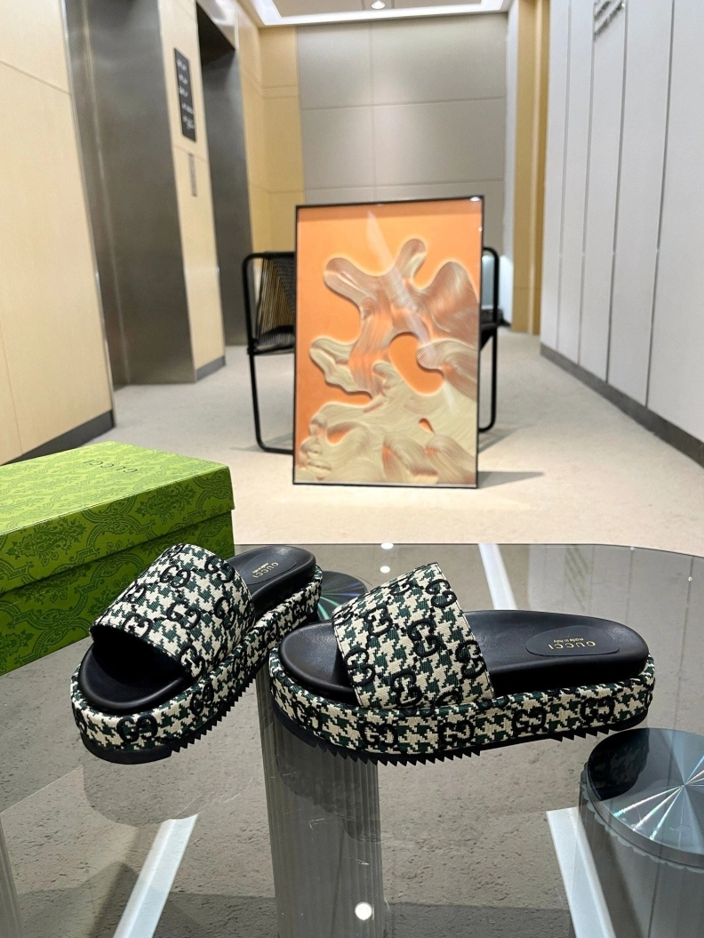 Fashionable Gxccx Slippers 156976