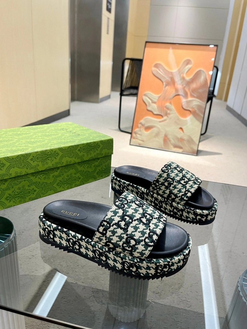 Fashionable Gxccx Slippers 156976