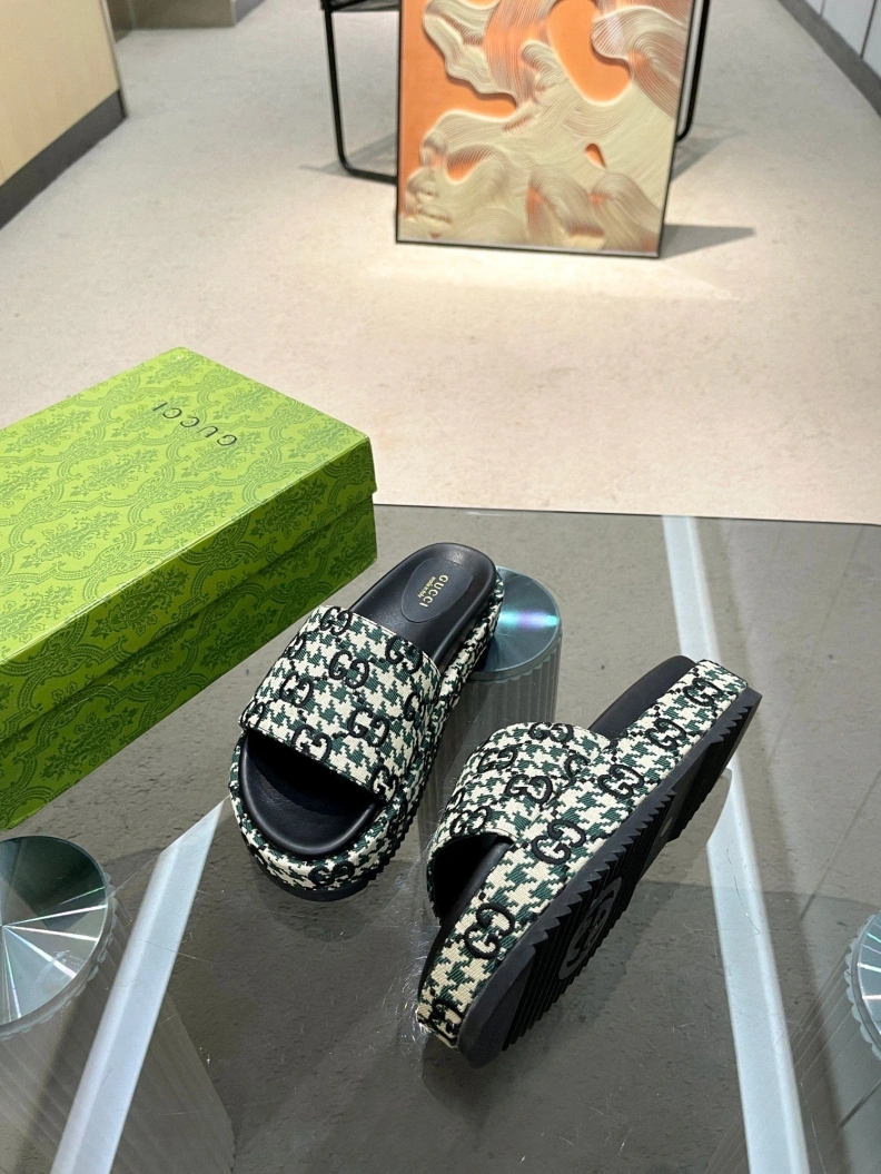 Fashionable Gxccx Slippers 156976