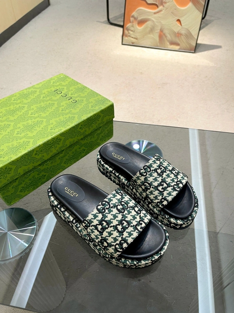 Fashionable Gxccx Slippers 156976
