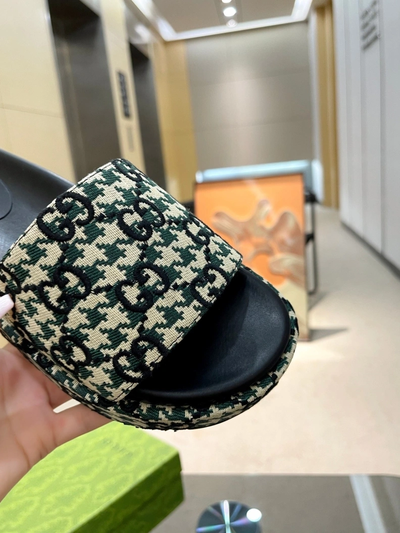 Fashionable Gxccx Slippers 156976