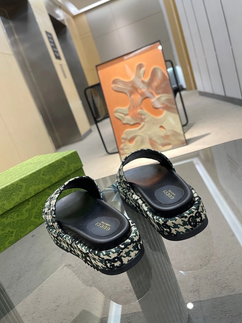 Fashionable Gxccx Slippers 156976