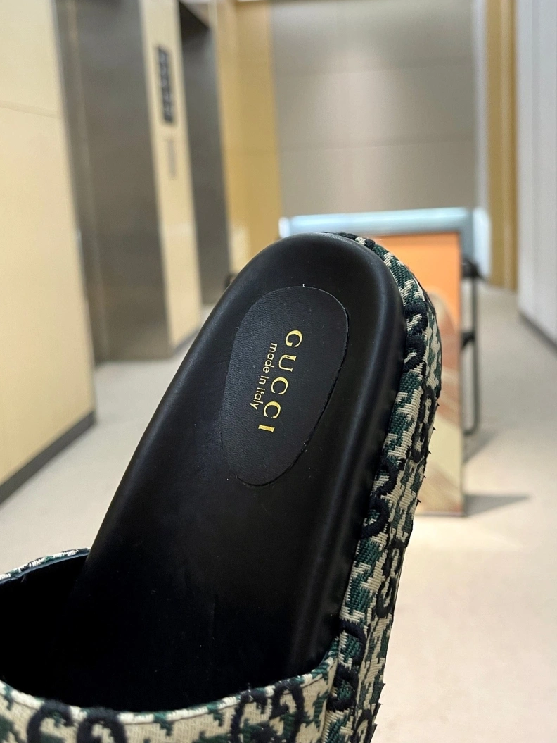 Fashionable Gxccx Slippers 156976