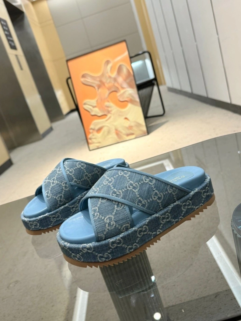 Affordable Gxccx Slippers 156979