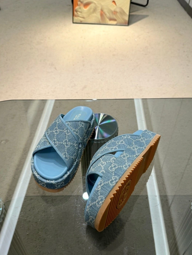 Affordable Gxccx Slippers 156979