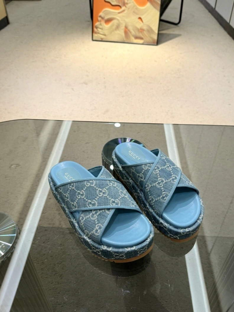 Affordable Gxccx Slippers 156979