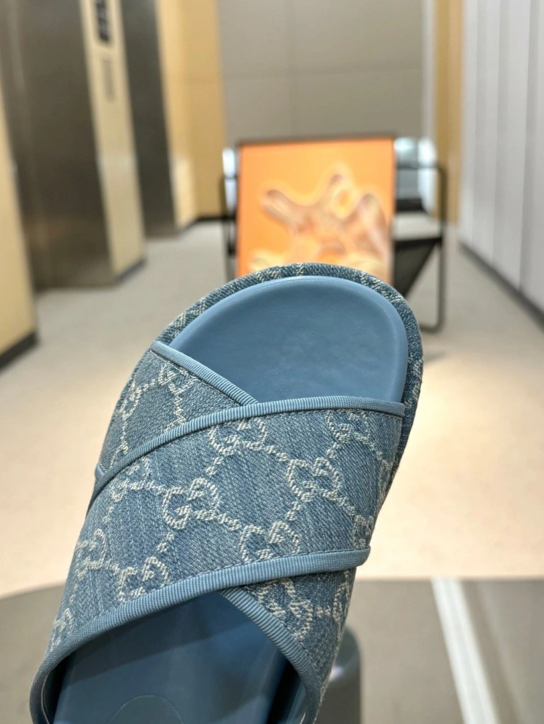 Affordable Gxccx Slippers 156979