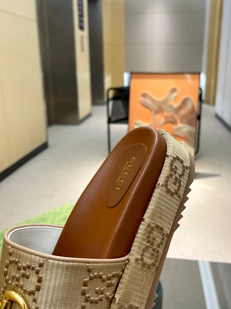 Reliable Gxccx Slippers 156965