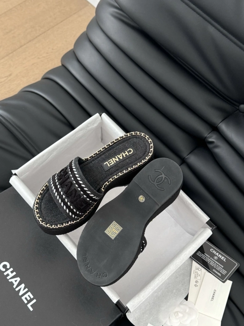 Sophisticated Chxnxl Slippers 118817