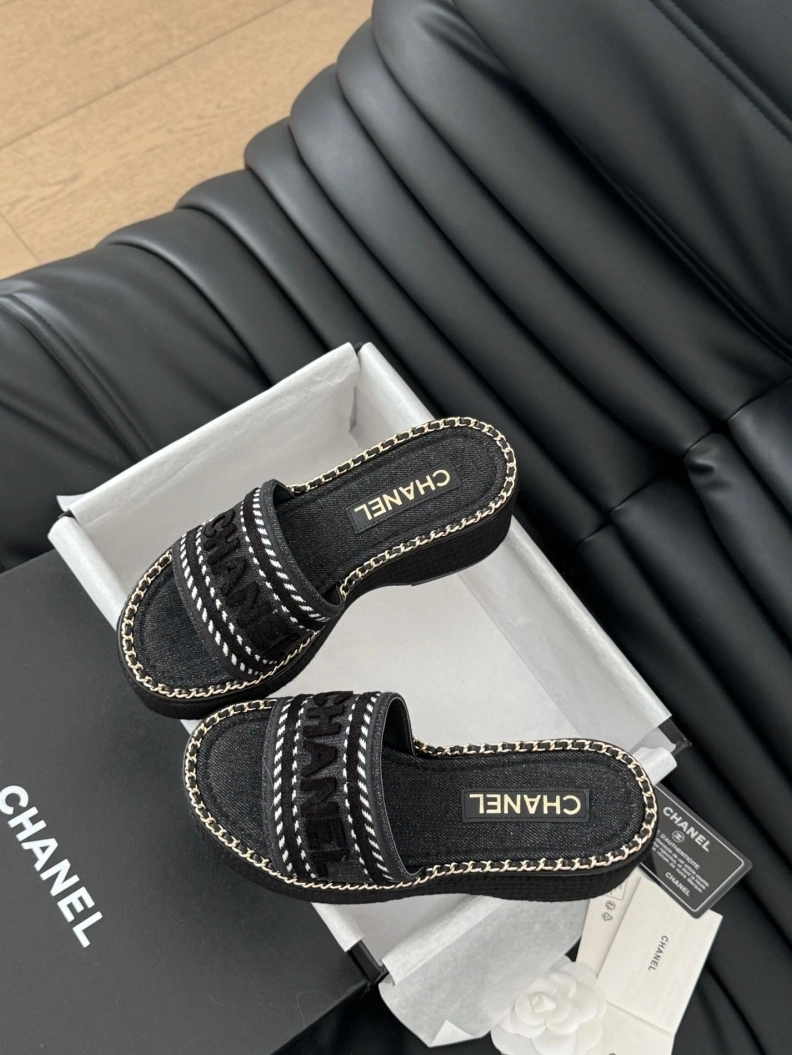 Sophisticated Chxnxl Slippers 118817