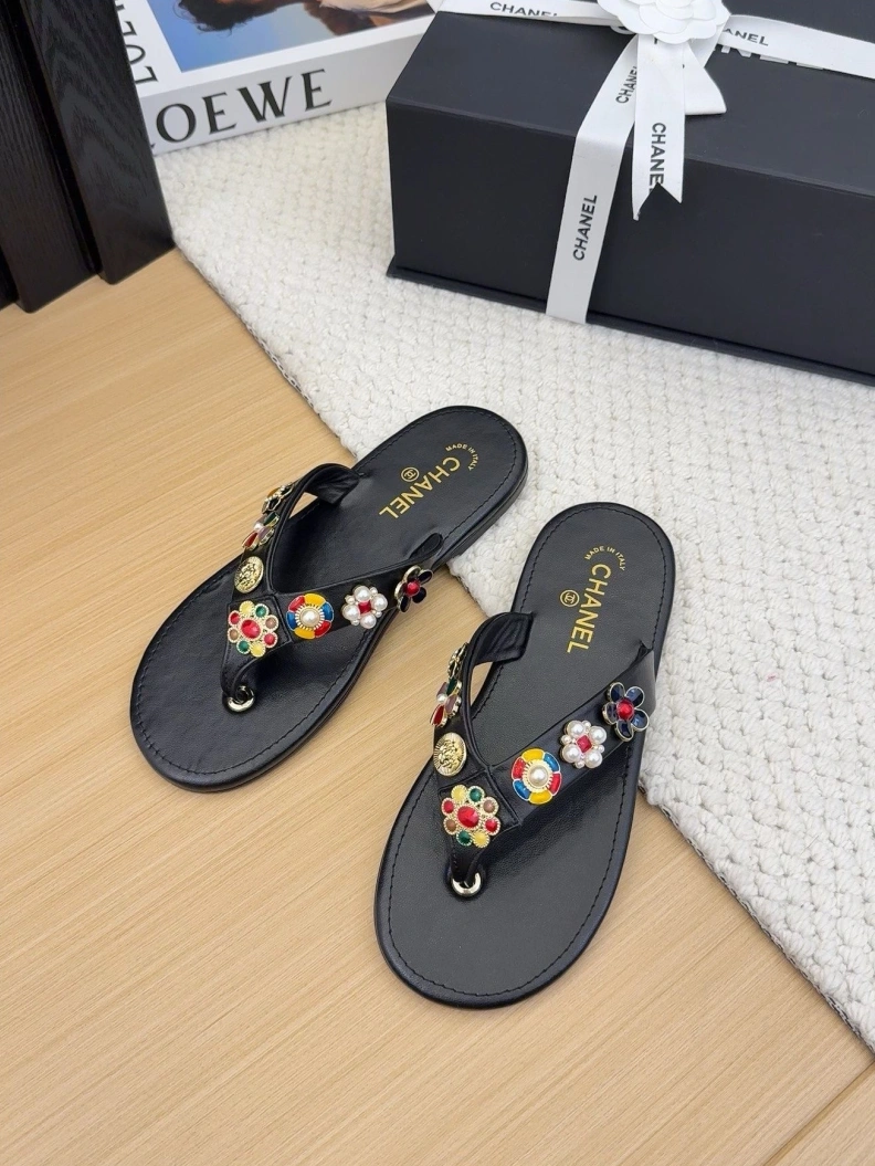 Flexible Chxnxl Slippers 118804
