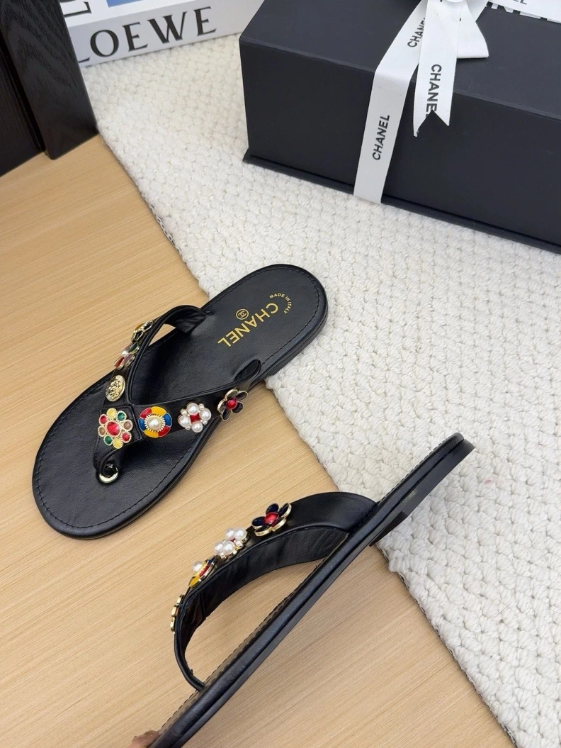 Flexible Chxnxl Slippers 118804
