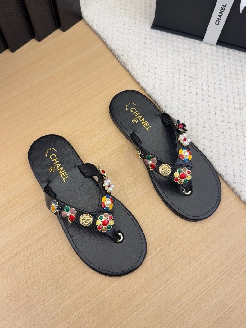 Flexible Chxnxl Slippers 118804