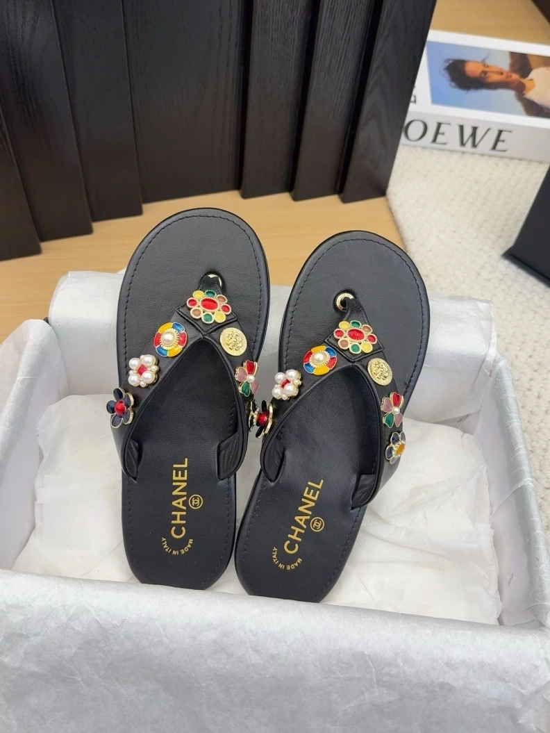 Flexible Chxnxl Slippers 118804