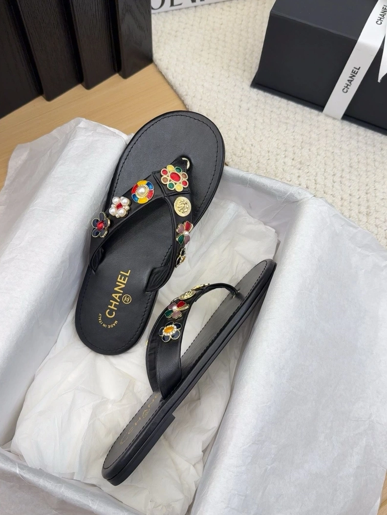 Flexible Chxnxl Slippers 118804