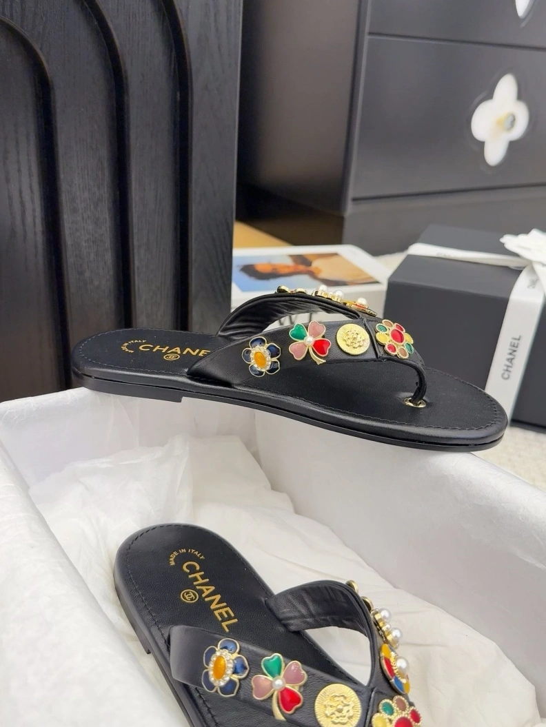 Flexible Chxnxl Slippers 118804
