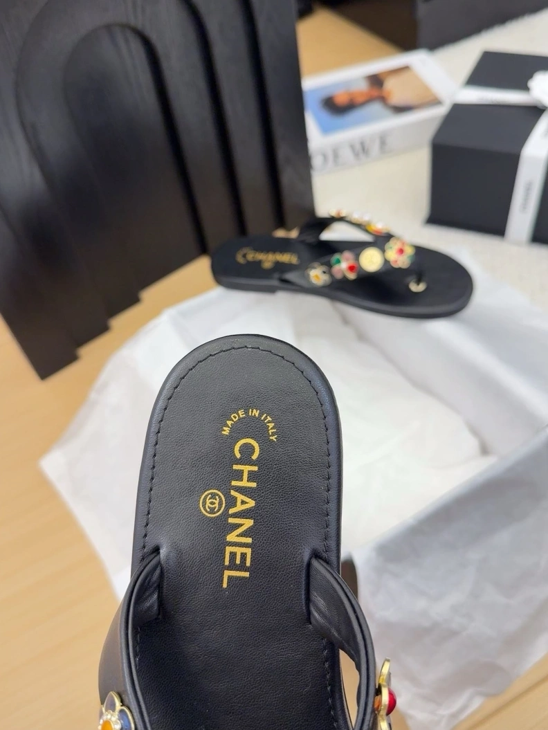 Flexible Chxnxl Slippers 118804