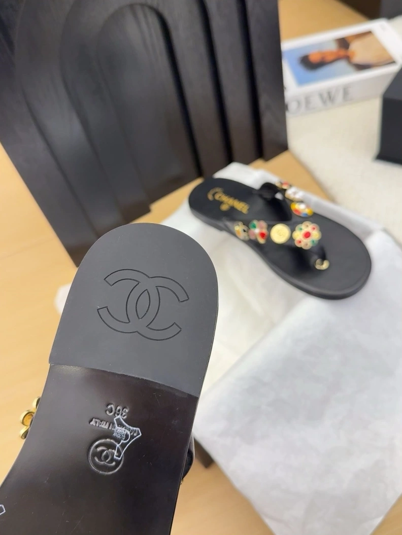 Flexible Chxnxl Slippers 118804