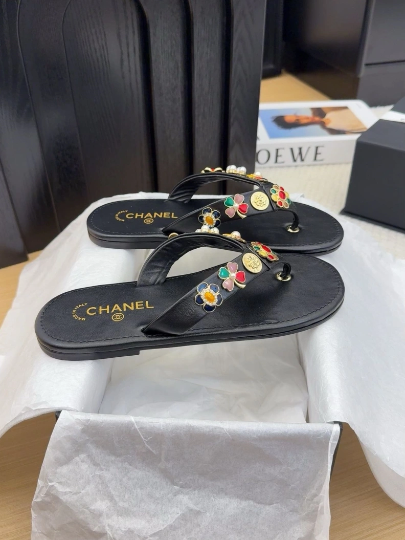 Flexible Chxnxl Slippers 118804