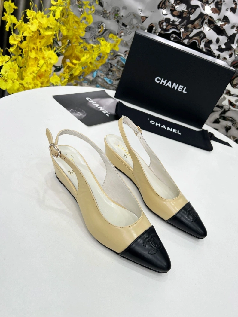 Trendsetting Chxnxl Sandals 119088