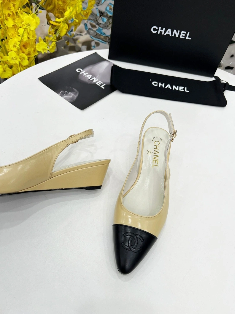 Trendsetting Chxnxl Sandals 119088