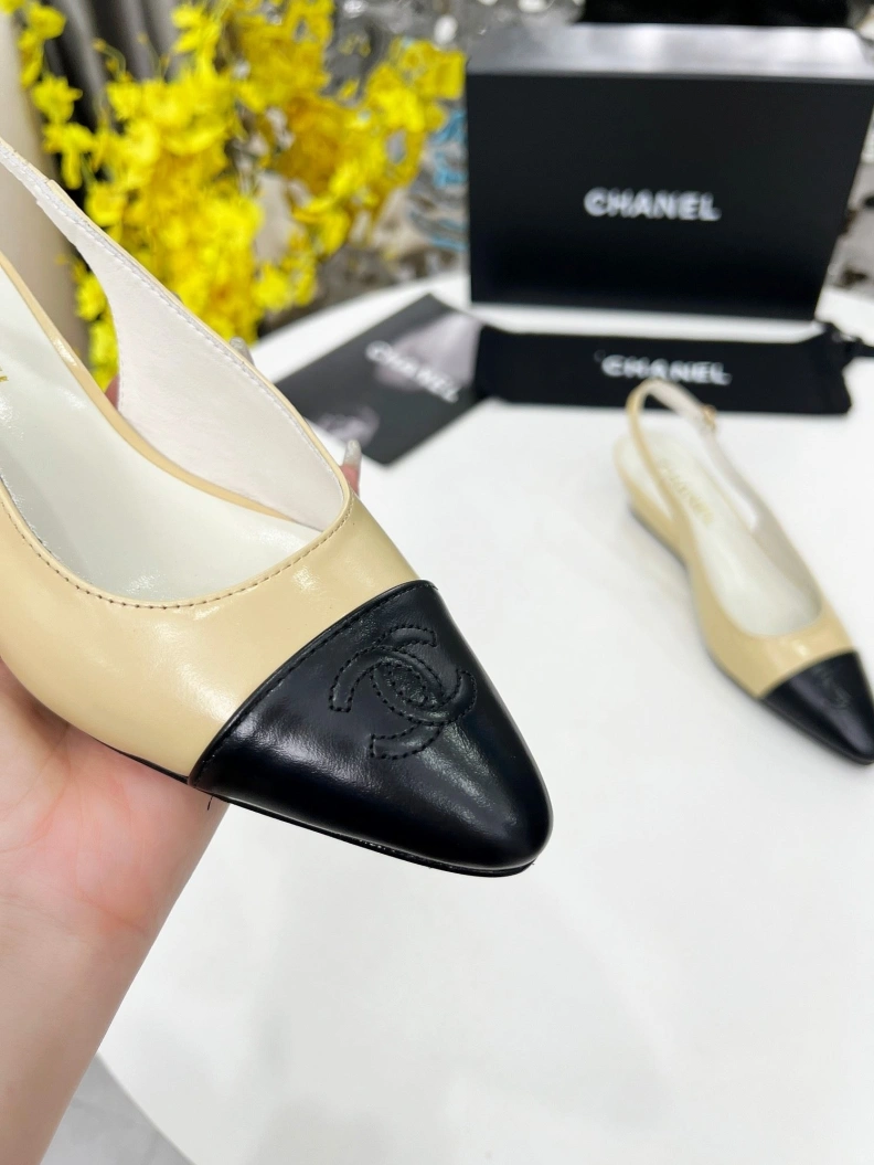 Trendsetting Chxnxl Sandals 119088