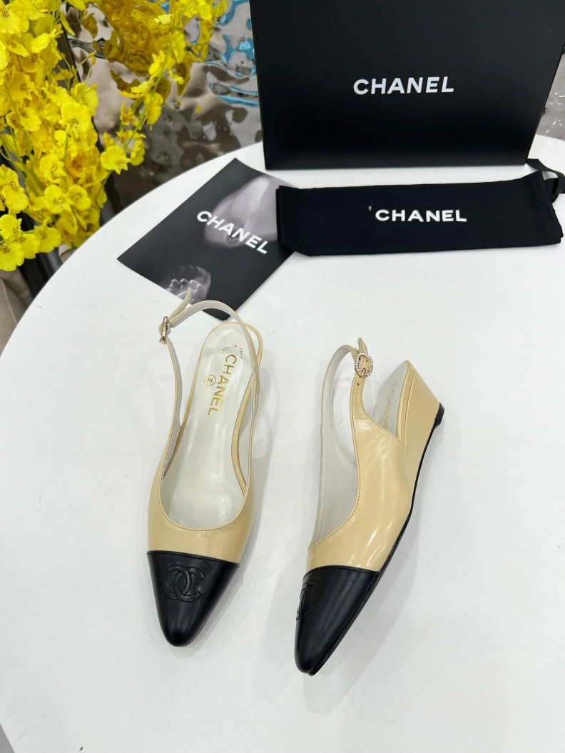 Trendsetting Chxnxl Sandals 119088