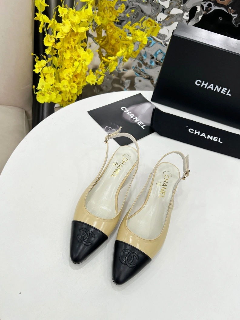Trendsetting Chxnxl Sandals 119088