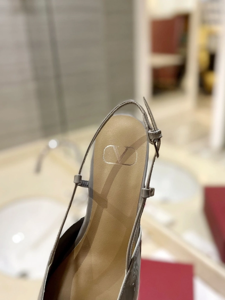 Efficient Vxlxntino Sandals 229421