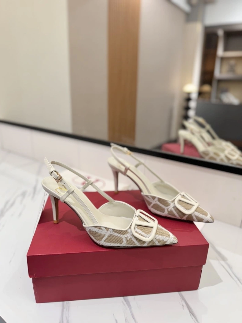 Classic Vxlxntino Sandals 229422
