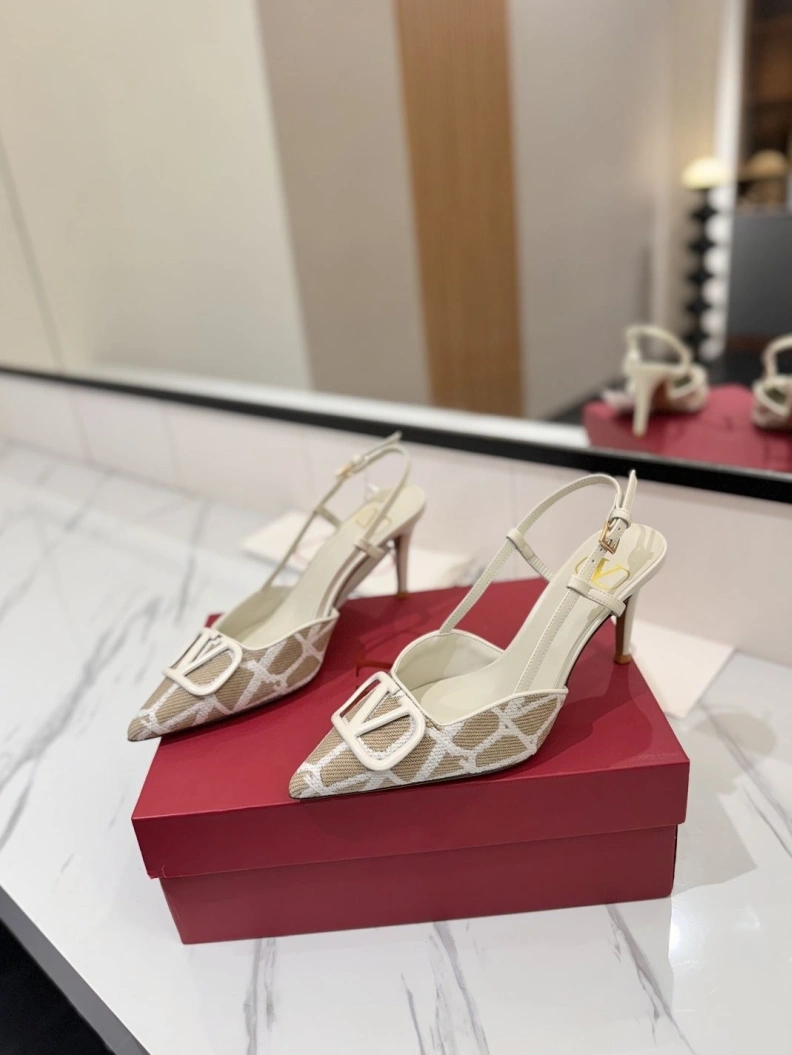 Classic Vxlxntino Sandals 229422