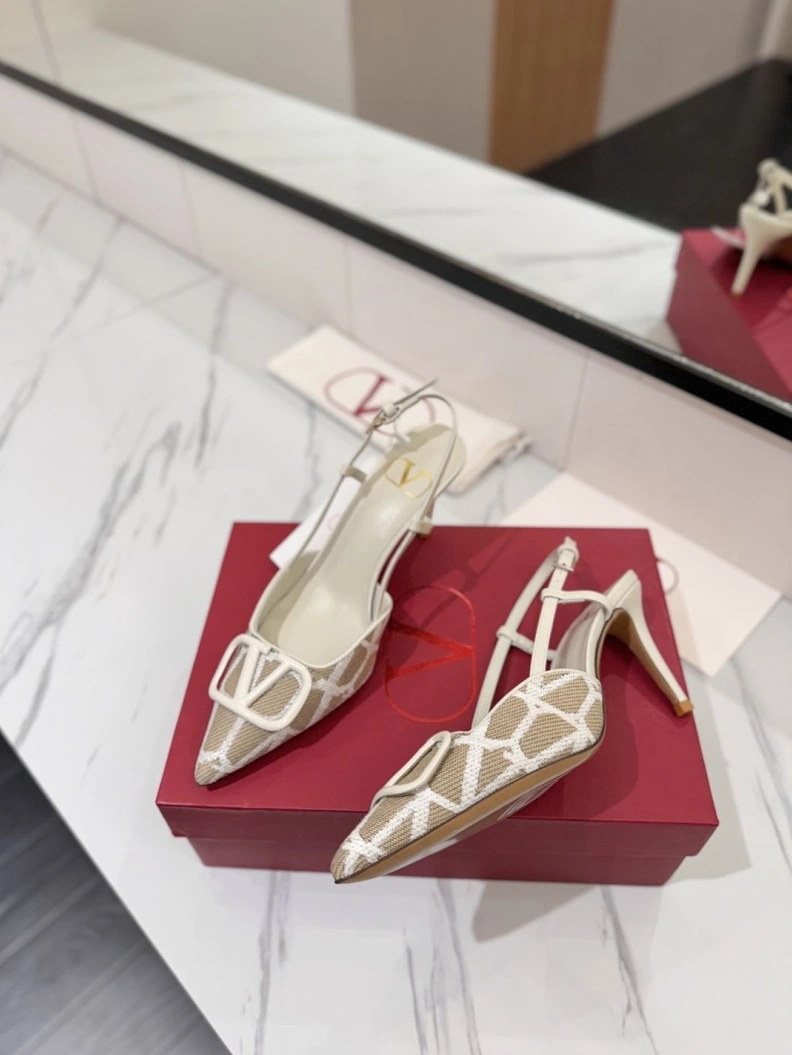 Classic Vxlxntino Sandals 229422
