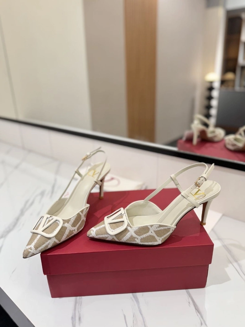 Classic Vxlxntino Sandals 229422