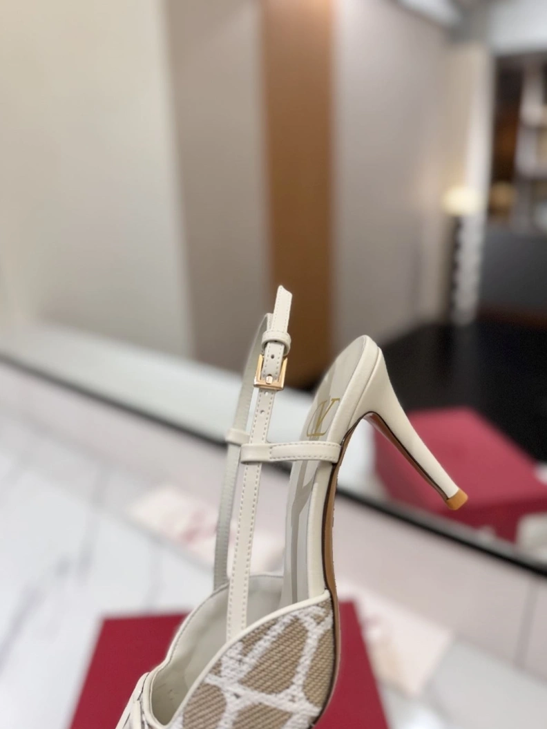 Classic Vxlxntino Sandals 229422