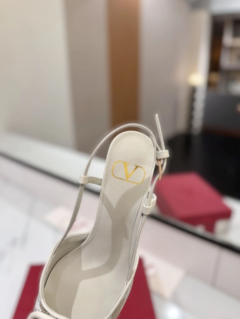 Classic Vxlxntino Sandals 229422