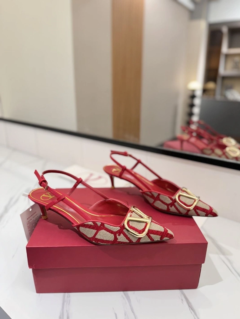 Reliable Vxlxntino Sandals 229424