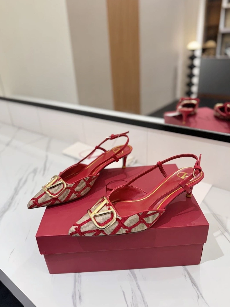 Reliable Vxlxntino Sandals 229424