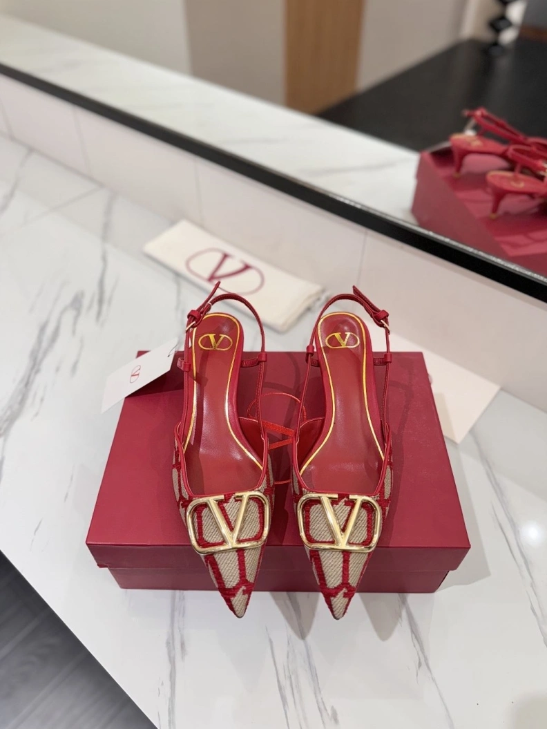 Reliable Vxlxntino Sandals 229424