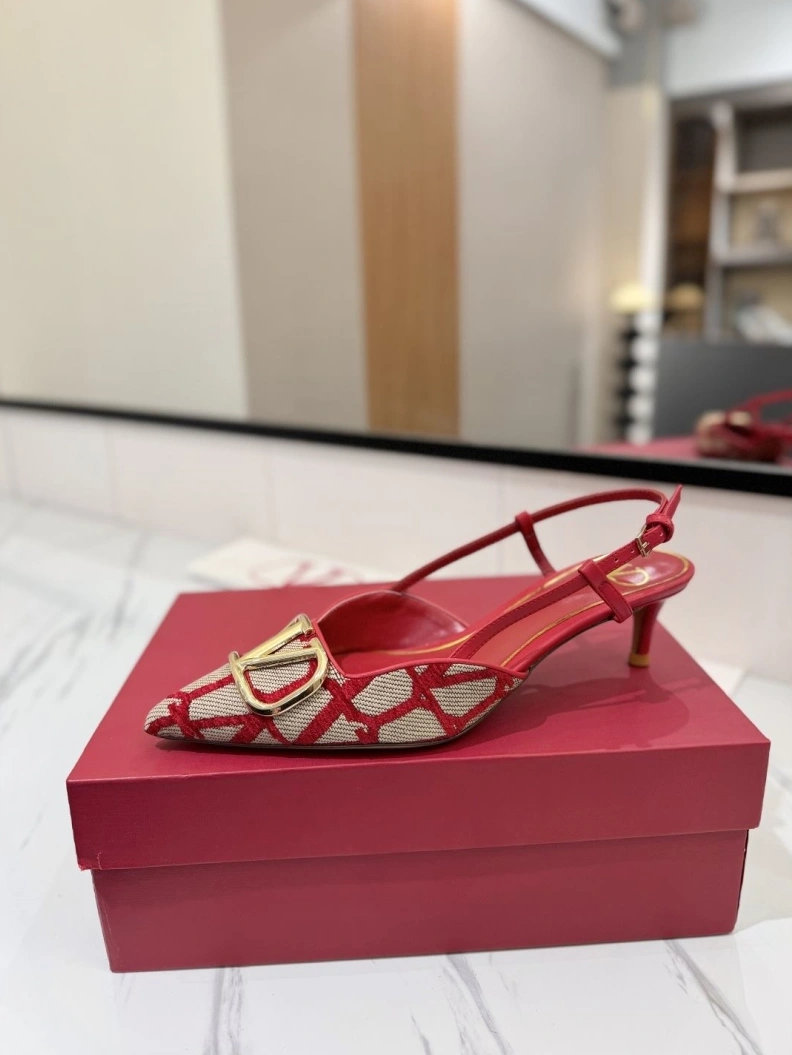 Reliable Vxlxntino Sandals 229424