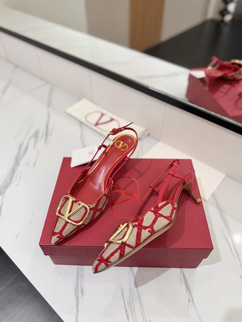 Reliable Vxlxntino Sandals 229424