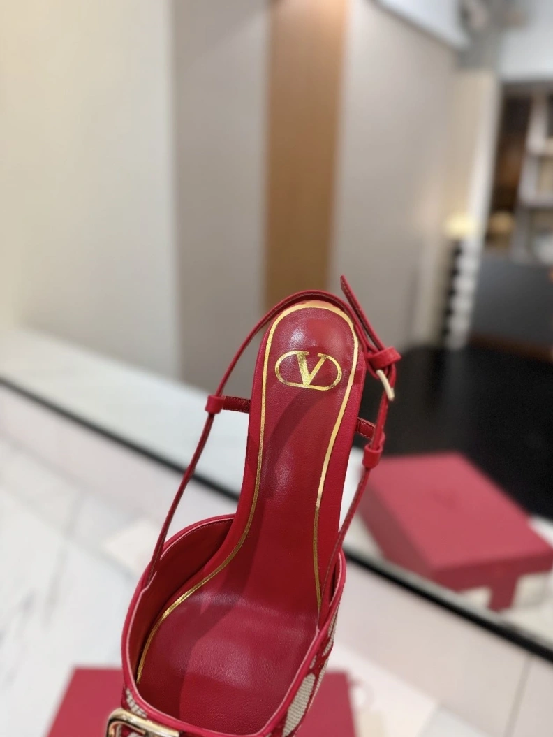 Reliable Vxlxntino Sandals 229424