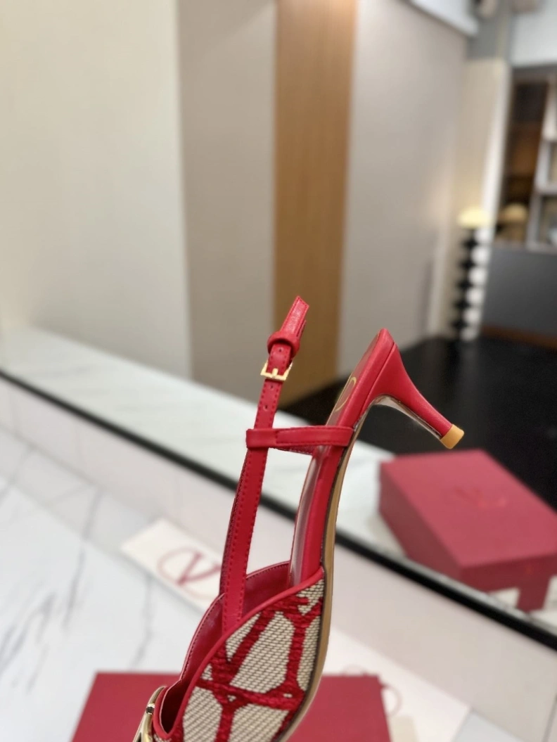 Reliable Vxlxntino Sandals 229424