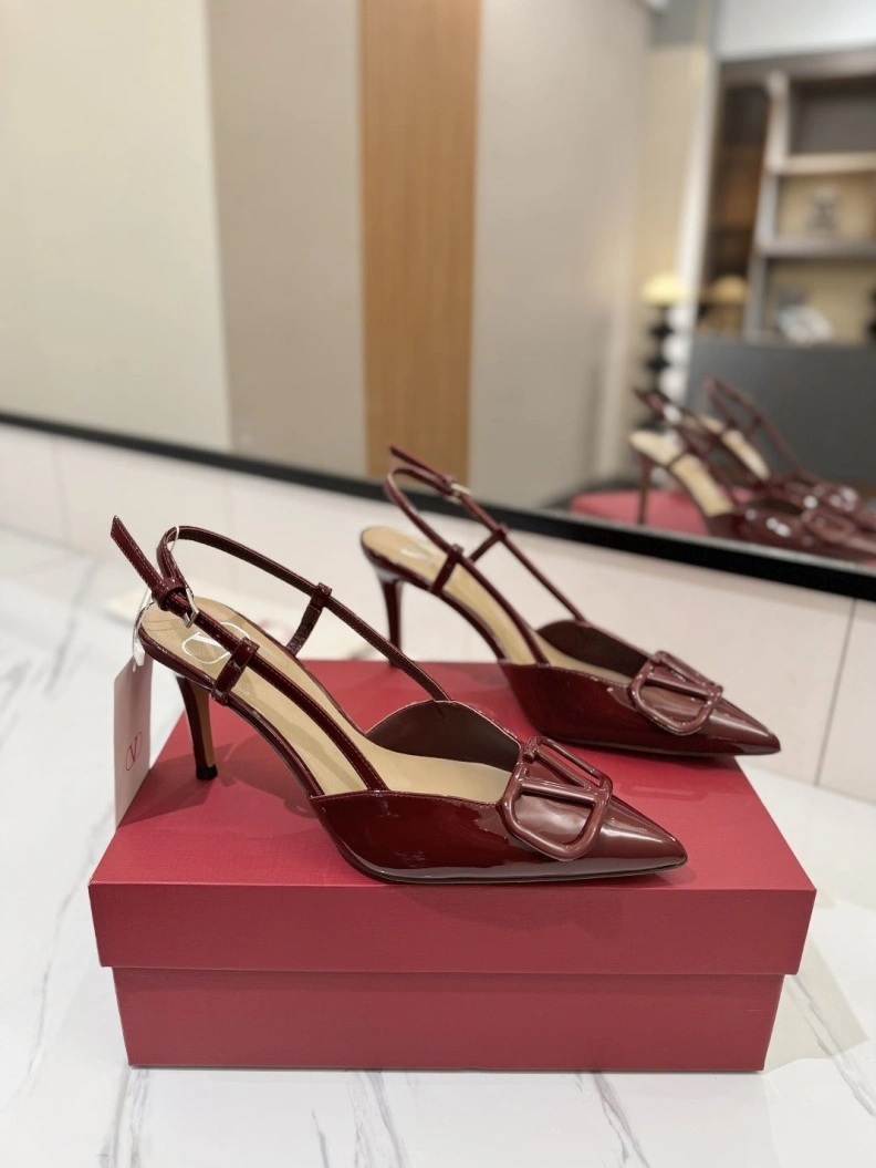 Classic Vxlxntino Sandals 229412