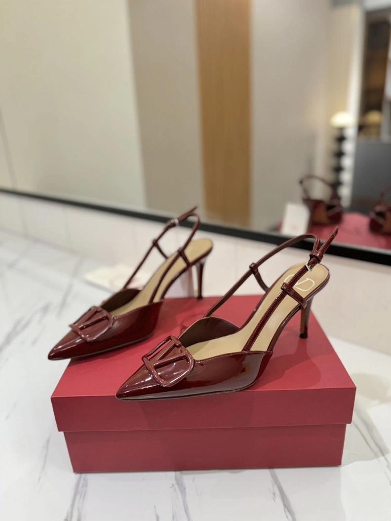 Classic Vxlxntino Sandals 229412