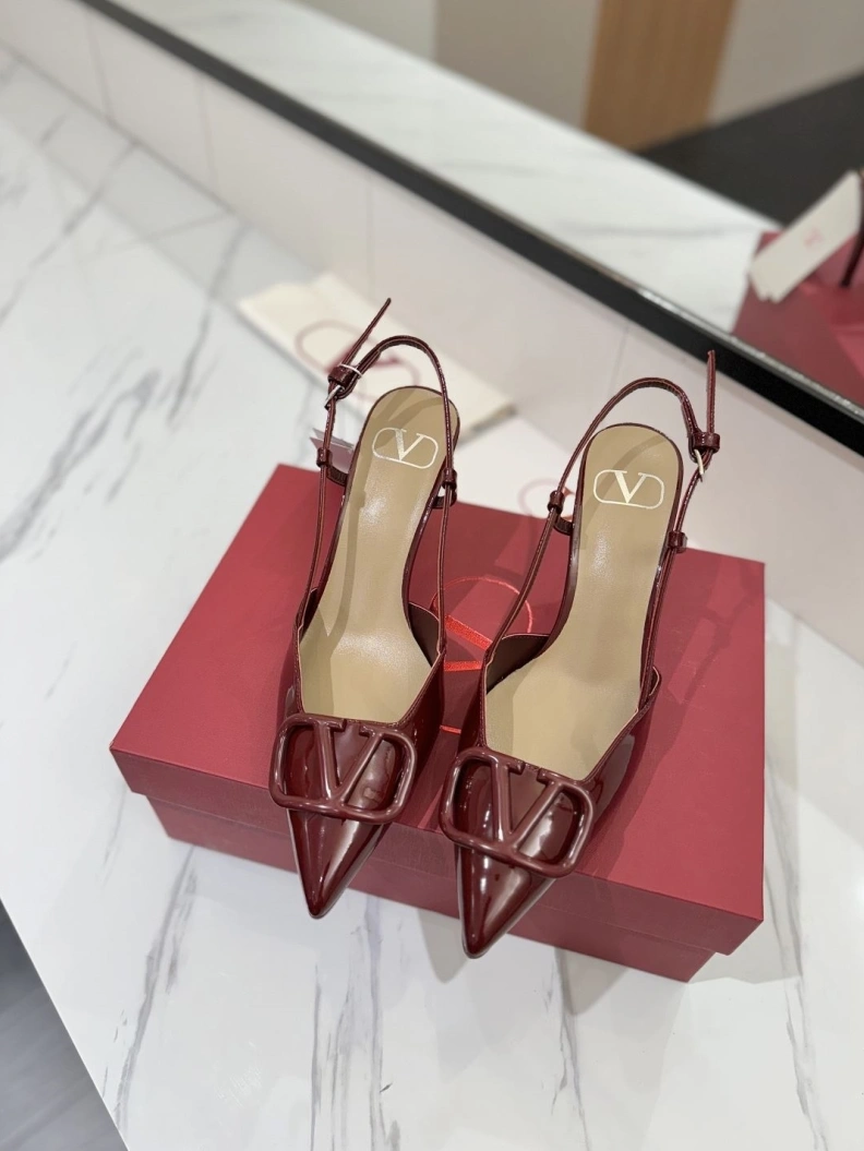 Classic Vxlxntino Sandals 229412