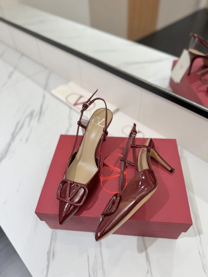 Classic Vxlxntino Sandals 229412